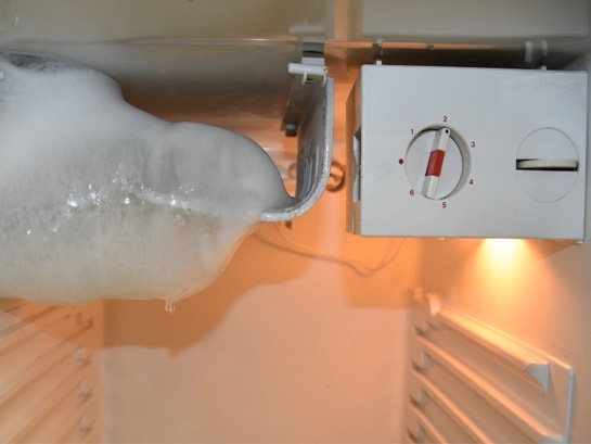 Tủ lạnh đông tuyết nguyên nhân do đâu và cách xử lý