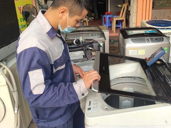 Lỗi H02 máy giặt Panasonic cửa trên có tự sửa được không